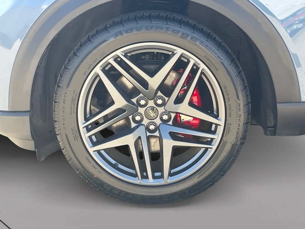 Certified 2025 Ford Explorer ST AWD/4WD image 9