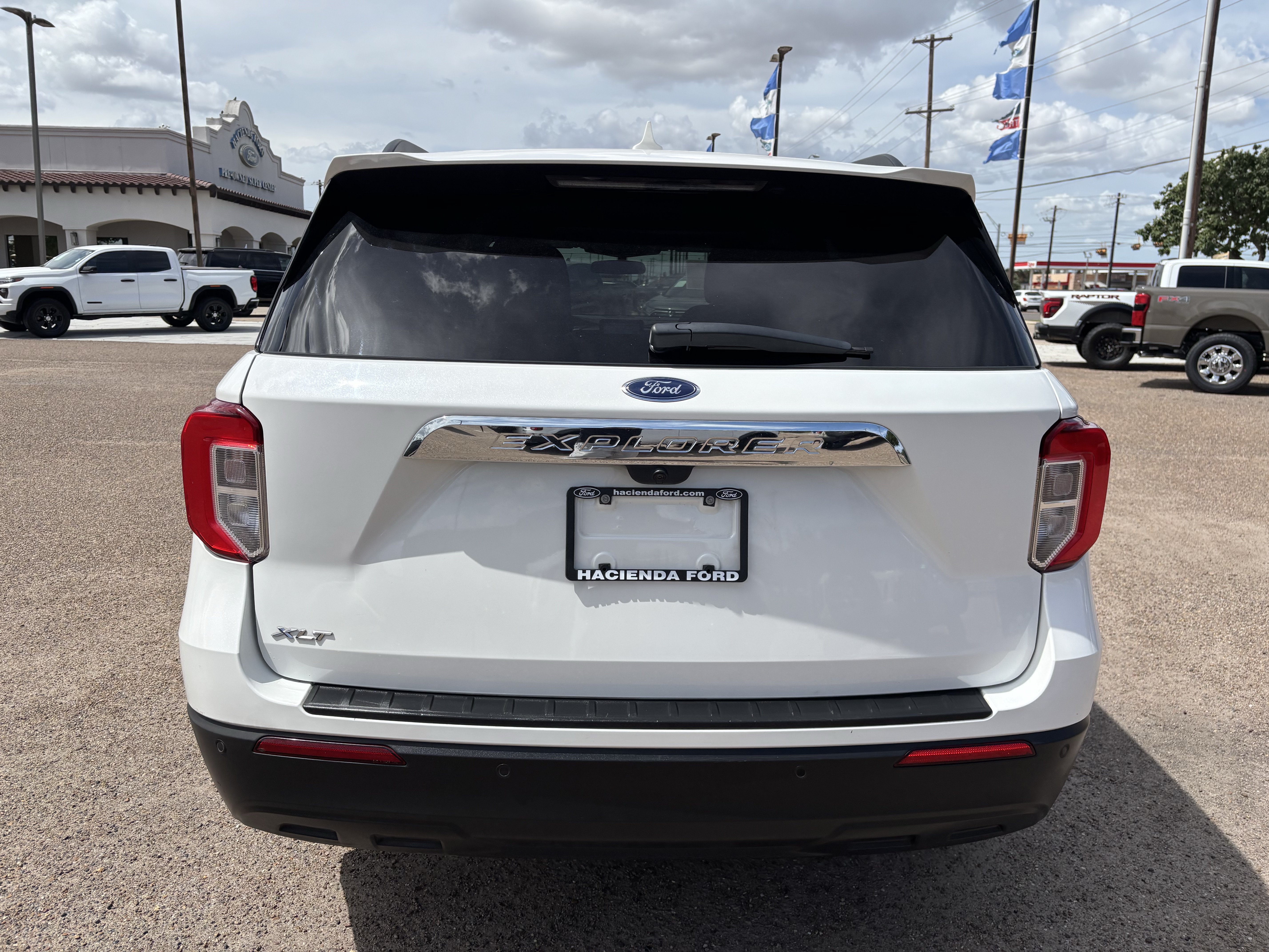 Certified 2023 Ford Explorer XLT RWD image 3