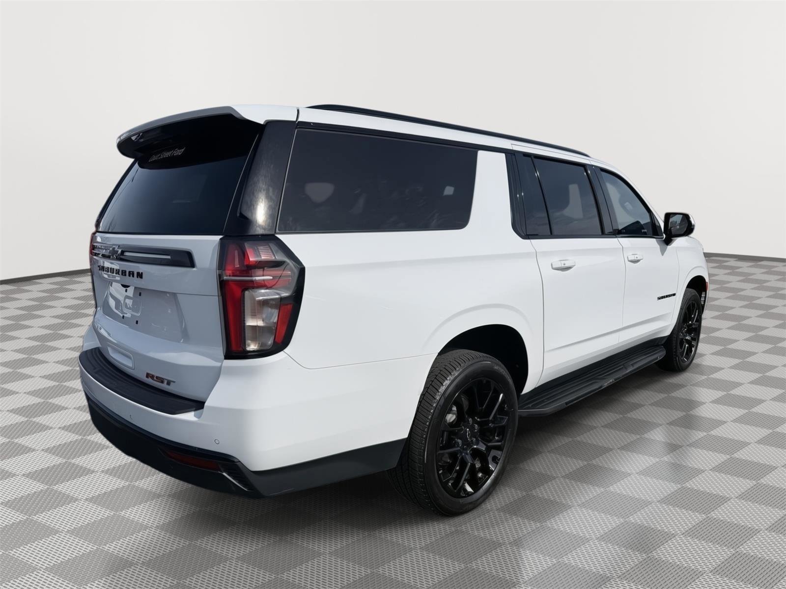 Used 2024 Chevrolet Suburban RST w/ Luxury Package image 5