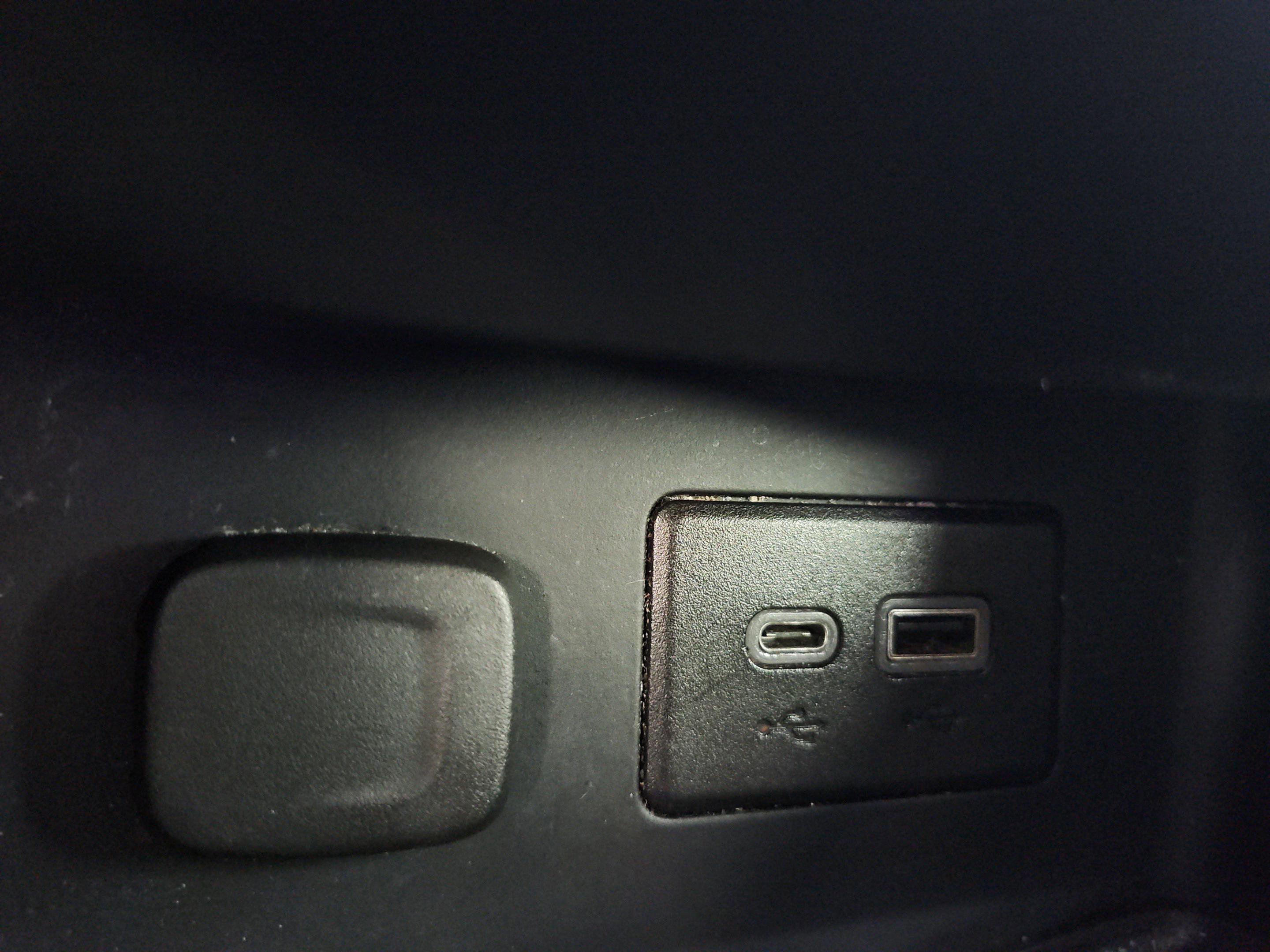 Used 2020 GMC Acadia SLE w/ LPO, Floor Liner Package image 31