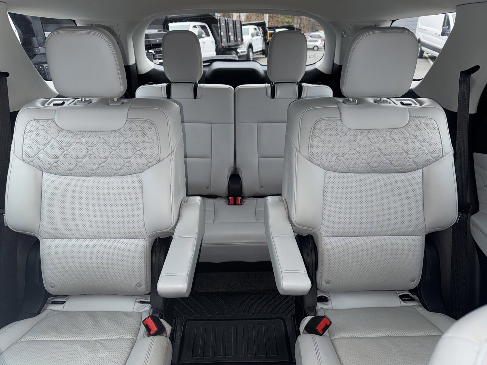 Certified 2025 Ford Explorer Platinum w/ LUX Leather Package image 34