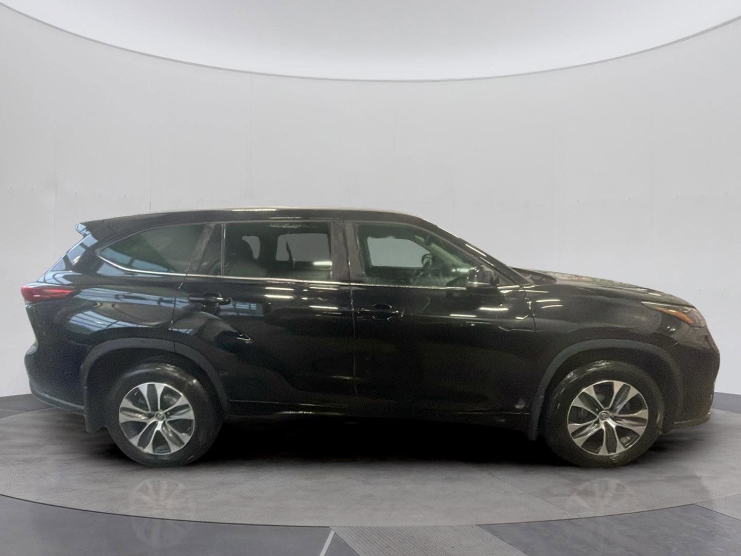 Used 2023 Toyota Highlander L image 7