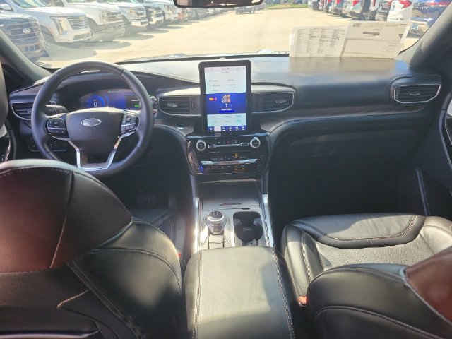 Certified 2022 Ford Explorer Platinum w/ Class IV Trailer Tow Package AWD/4WD image 22