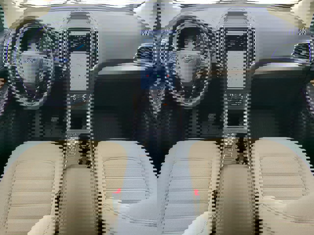 Certified 2024 Ford Edge SE image 13