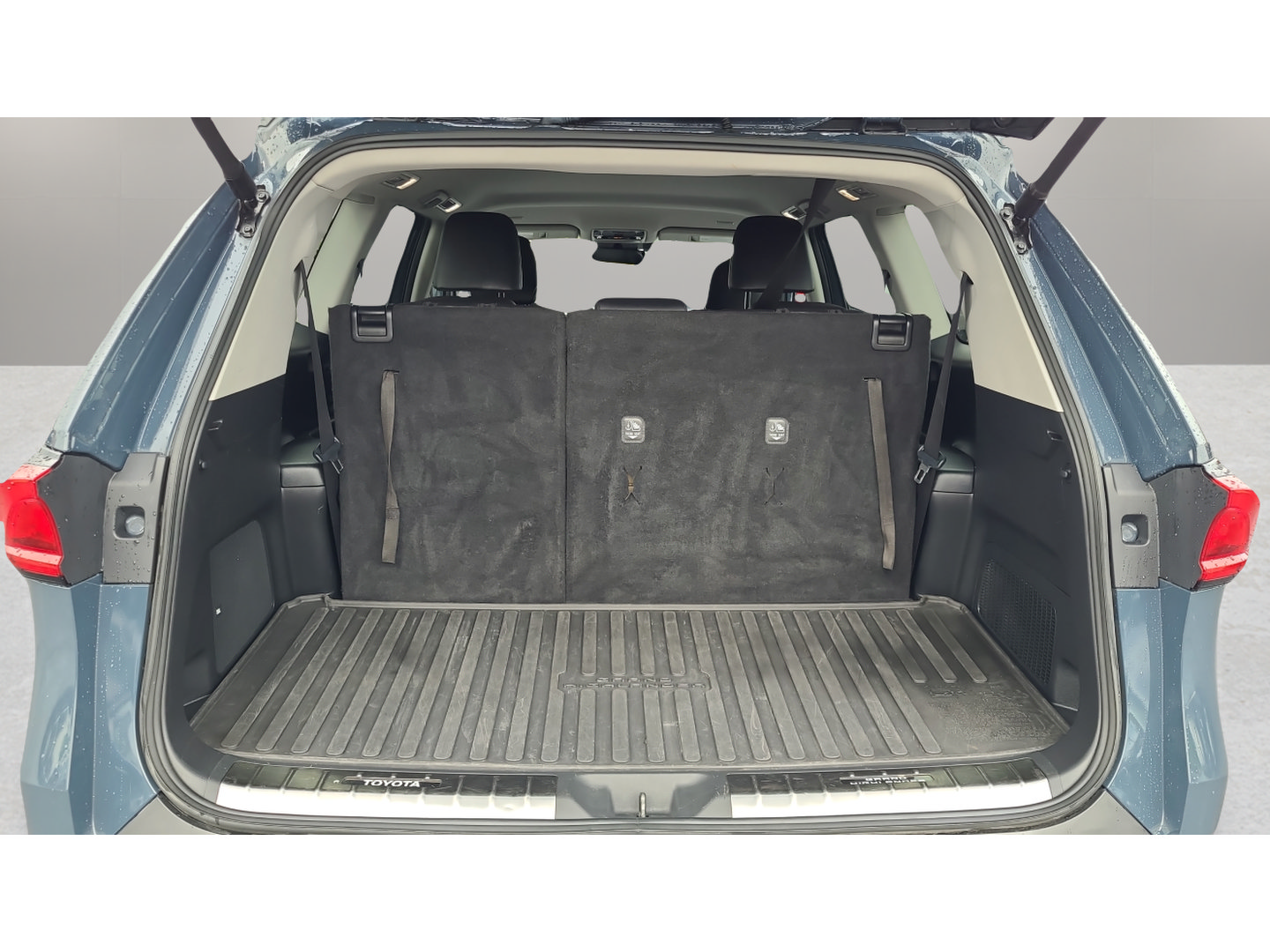 Used 2024 Toyota Grand Highlander AWD image 28