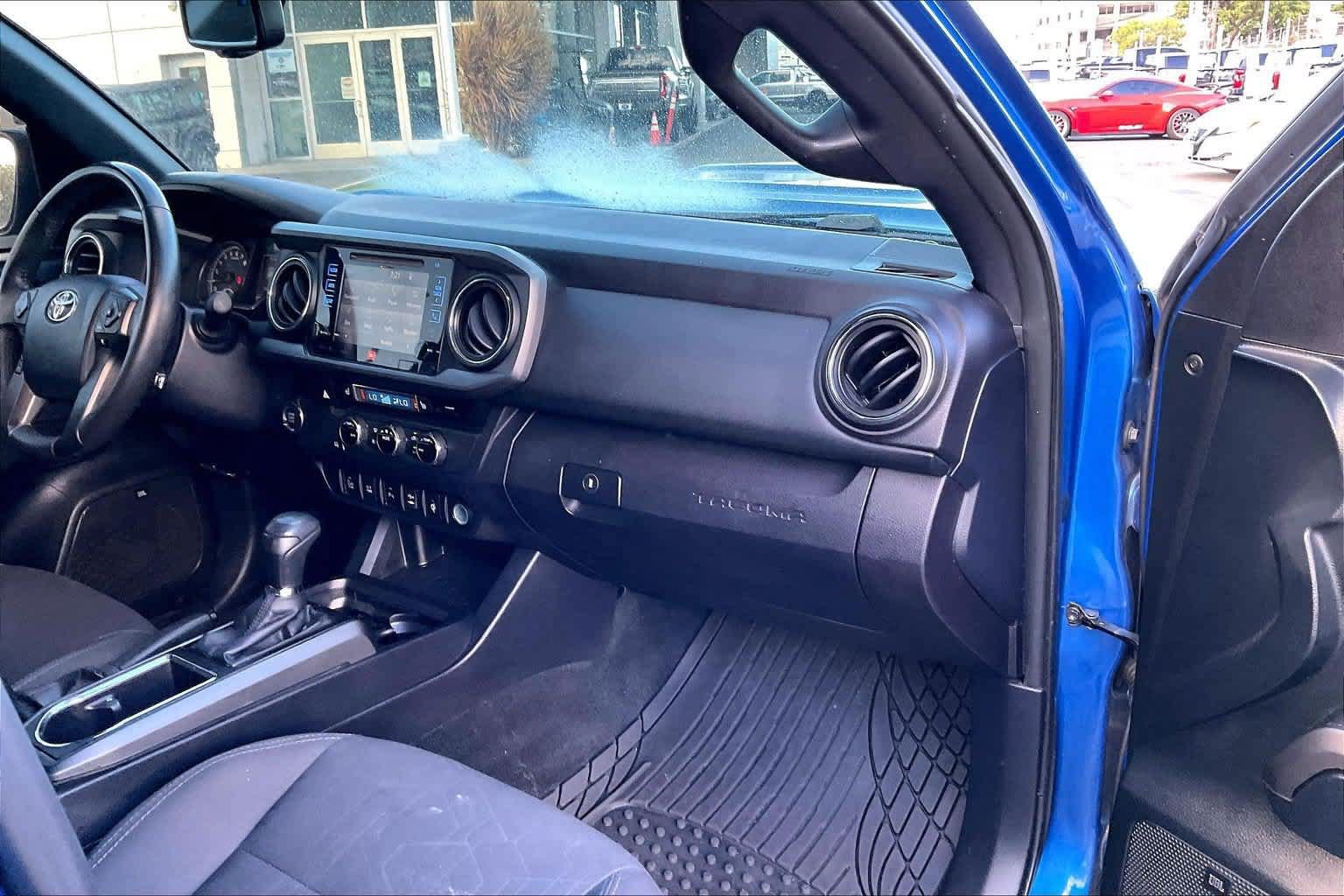 Used 2017 Toyota Tacoma TRD Sport RWD image 23