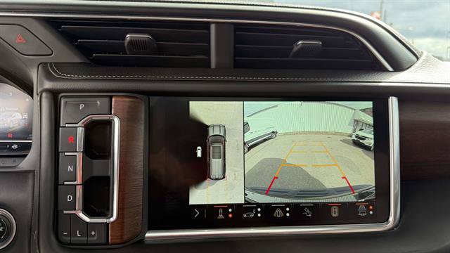Used 2023 GMC Yukon Denali Ultimate AWD/4WD image 18