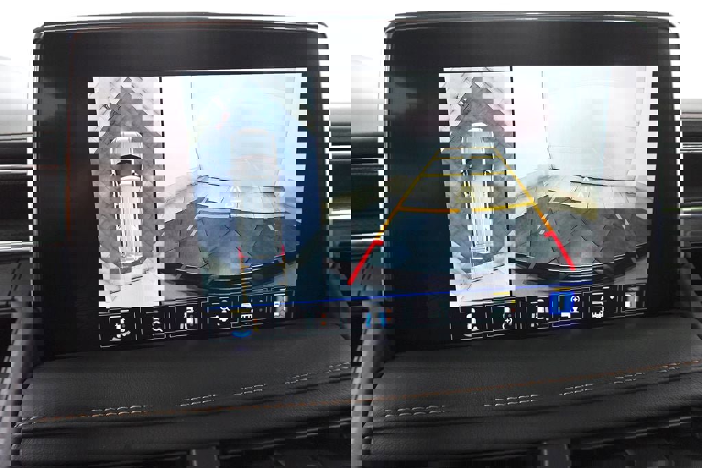 Used 2024 GMC Yukon AT4 w/ Technology Package image 19