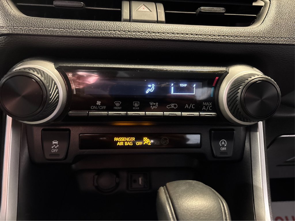 Used 2019 Toyota RAV4 LE AWD/4WD image 32