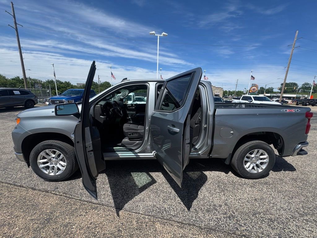 Used 2024 Chevrolet Silverado 1500 LT AWD/4WD image 4