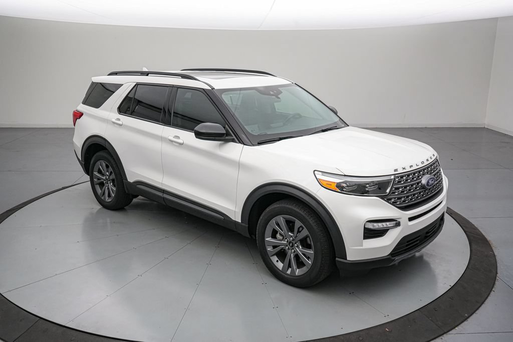 Certified 2023 Ford Explorer XLT w/ Equipment Group 202A AWD/4WD image 2