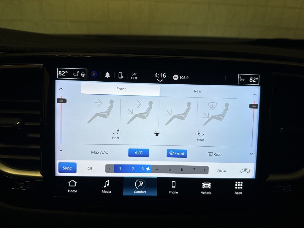 Used 2023 Chrysler Pacifica Touring-L image 13