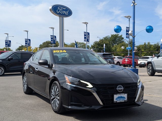 Used 2024 Nissan Altima 2.5 SV FWD image 2