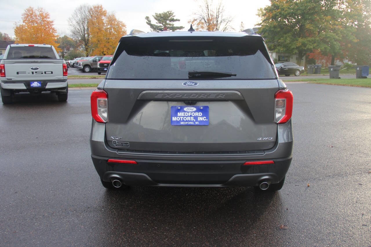 Certified 2022 Ford Explorer XLT w/ Equipment Group 202A image 4