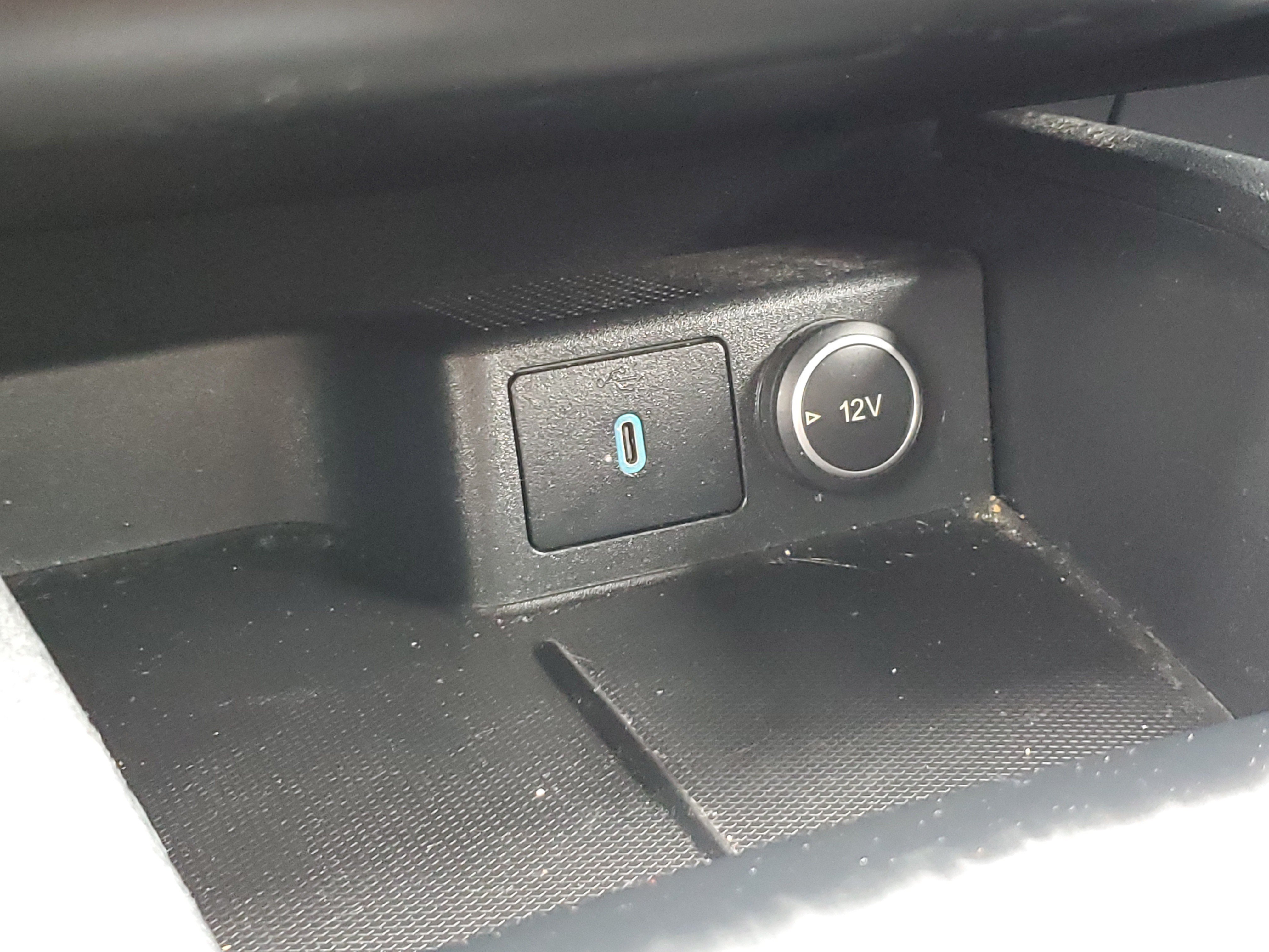 Certified 2020 Ford Escape Titanium AWD/4WD image 31