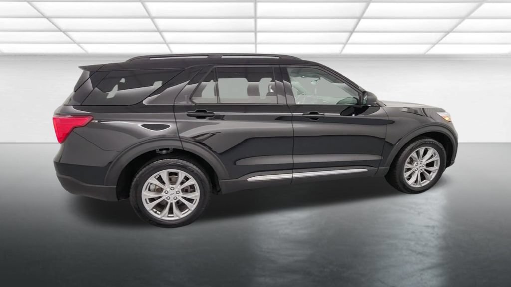 Certified 2024 Ford Explorer XLT w/ Equipment Group 202A AWD/4WD image 9
