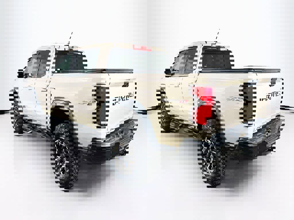 Used 2024 Chevrolet Colorado ZR2 w/ Safety Package image 3