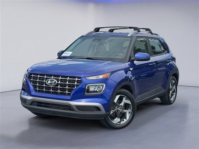 Used 2023 Hyundai Venue SEL FWD image 2