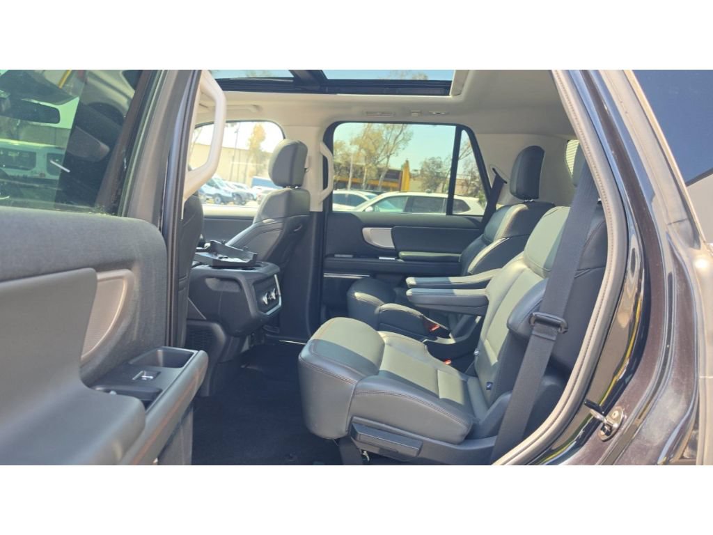 Certified 2025 Ford Expedition Active AWD/4WD image 8