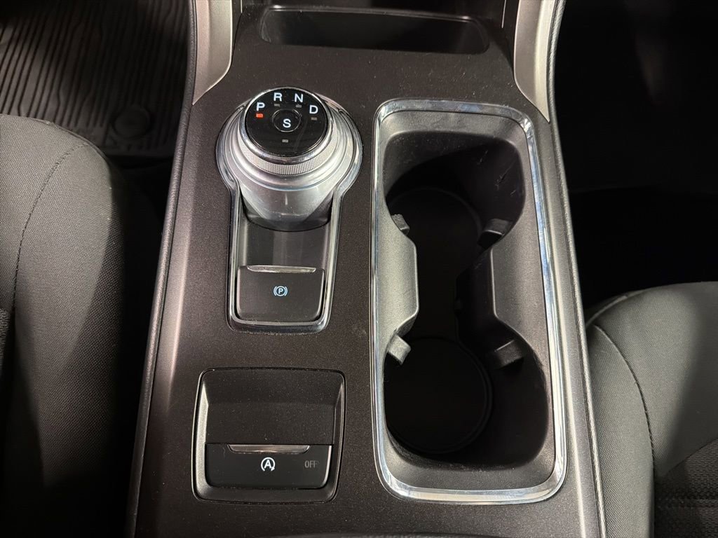 Certified 2017 Ford Fusion SE w/ Fusion SE Technology Package FWD image 16