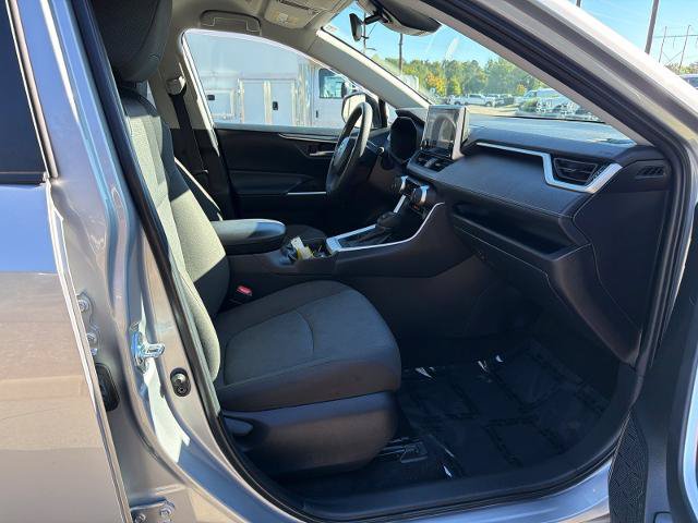 Used 2025 Toyota RAV4 XLE AWD/4WD image 27