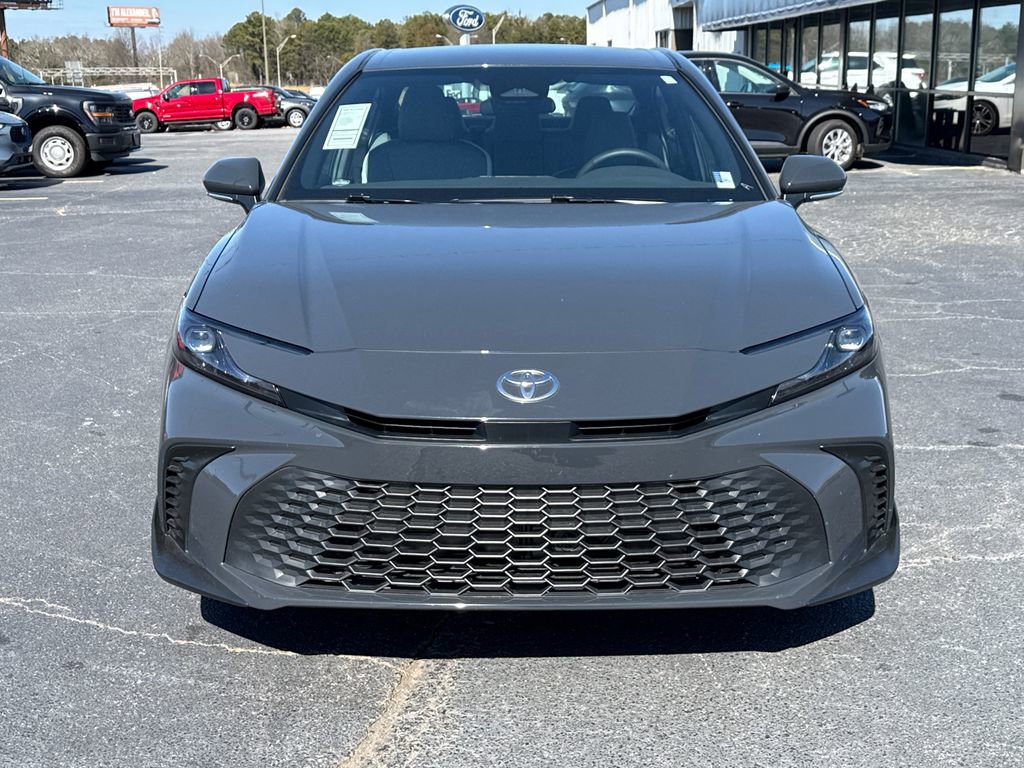 Used 2025 Toyota Camry SE AWD/4WD image 2