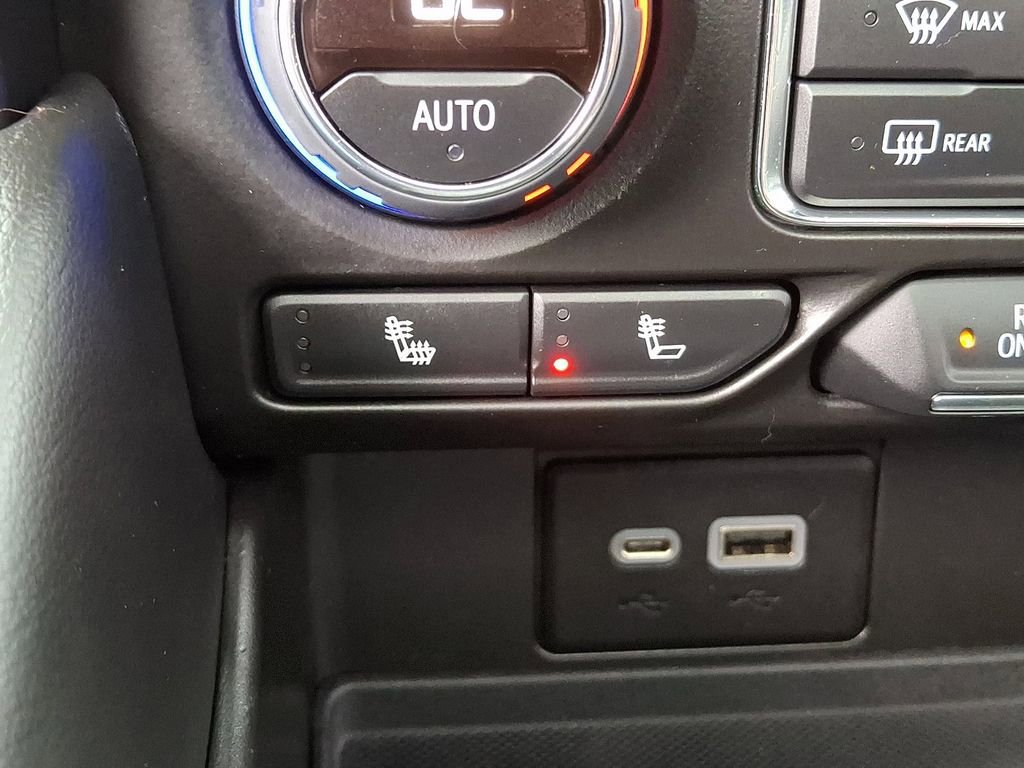 Used 2022 Chevrolet Suburban Z71 w/ Luxury Package image 29