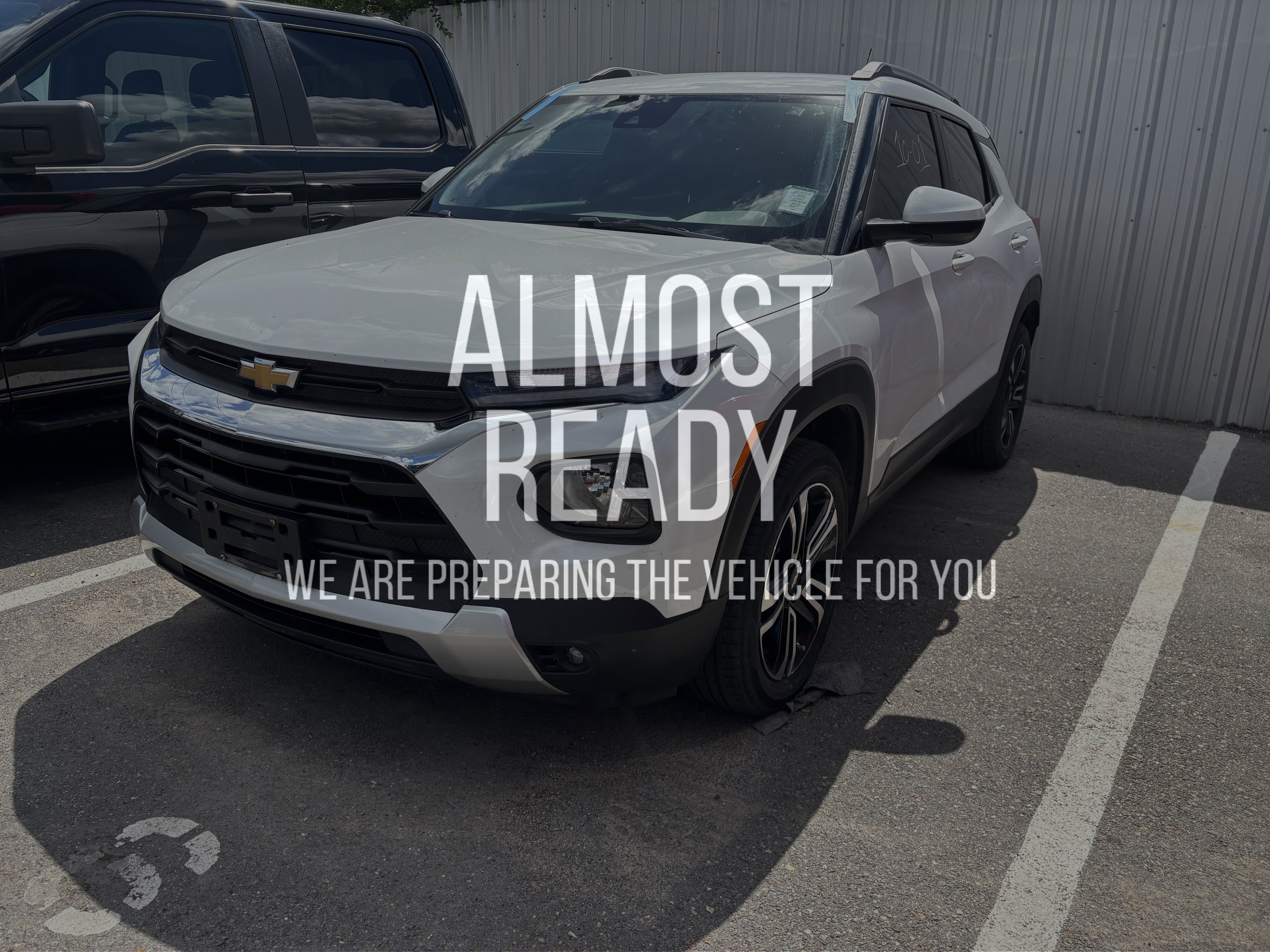 Used 2023 Chevrolet TrailBlazer LT AWD/4WD image 2