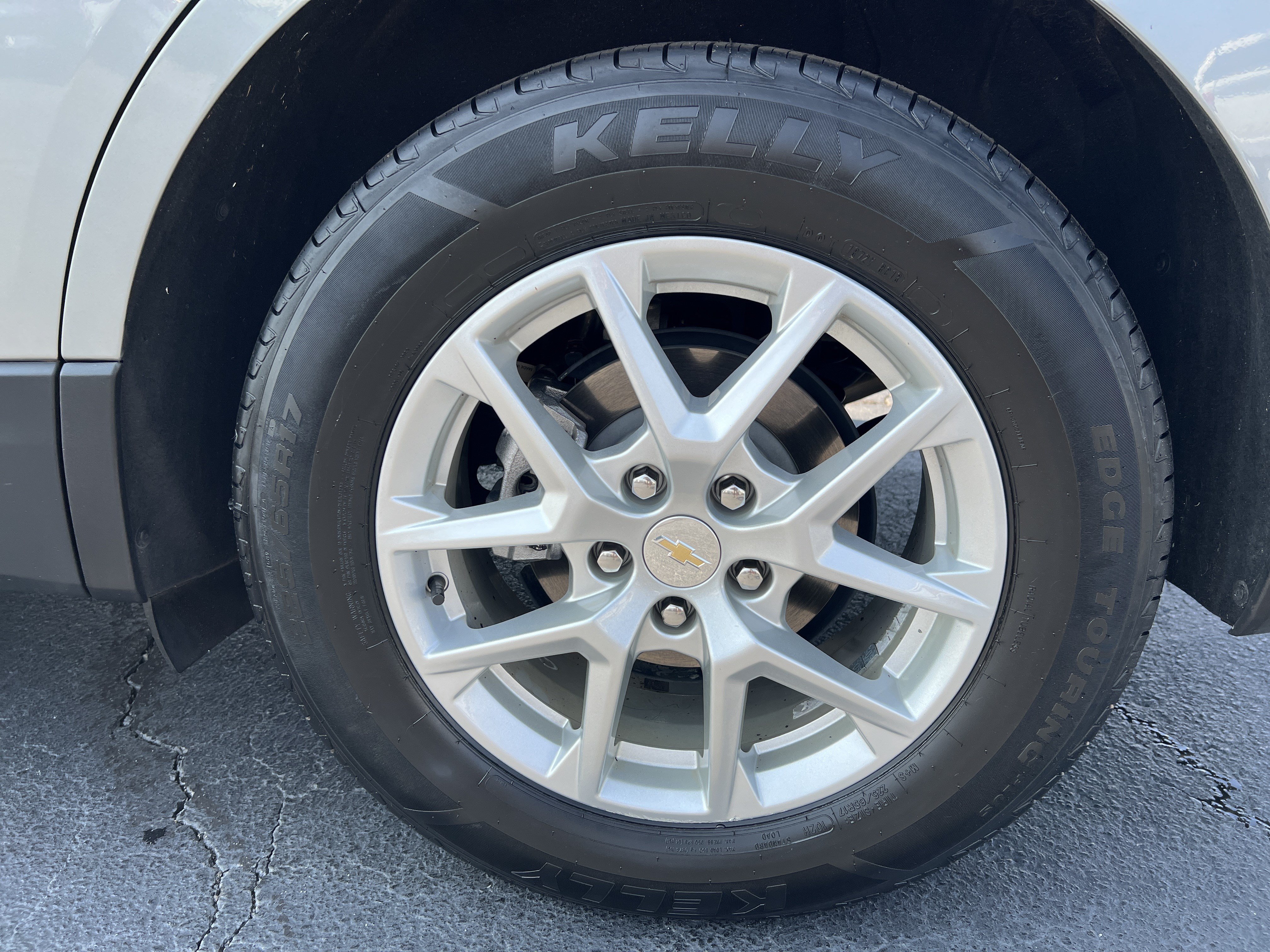 Used 2023 Chevrolet Equinox LS FWD image 19