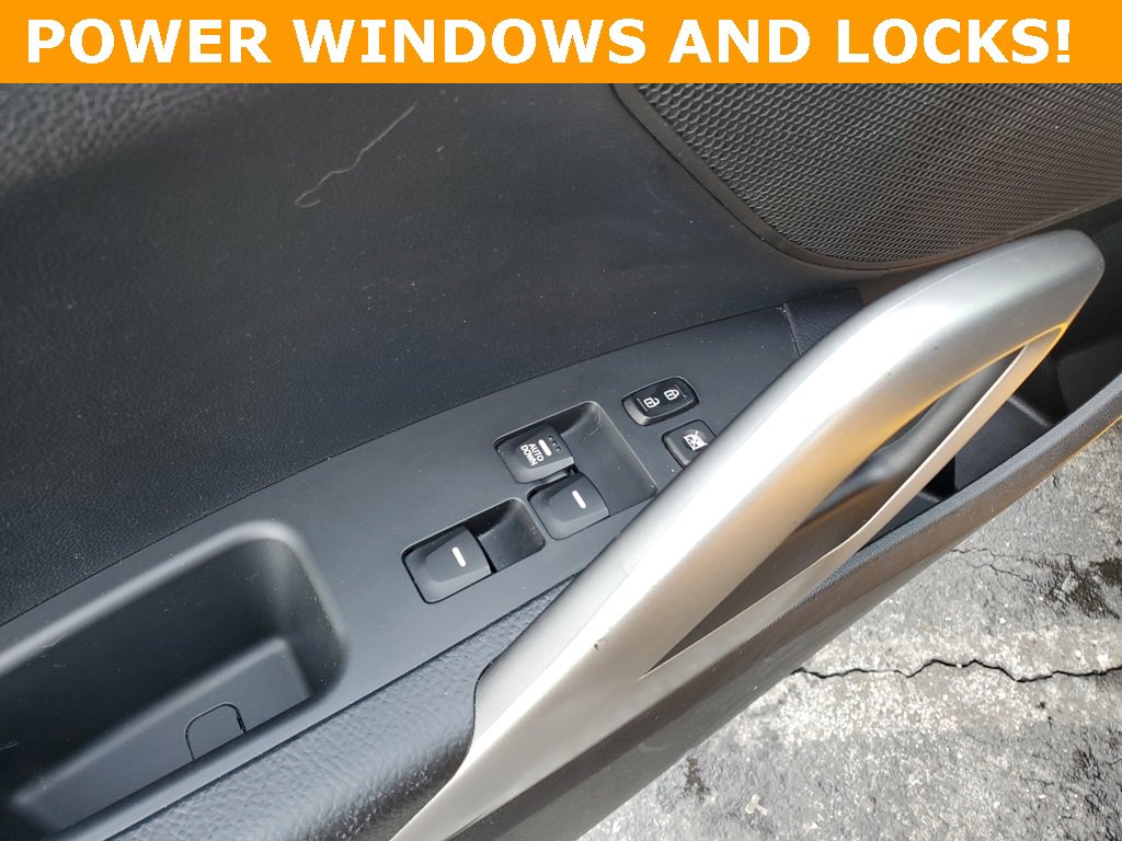 Used 2017 Hyundai Veloster Value Edition image 13