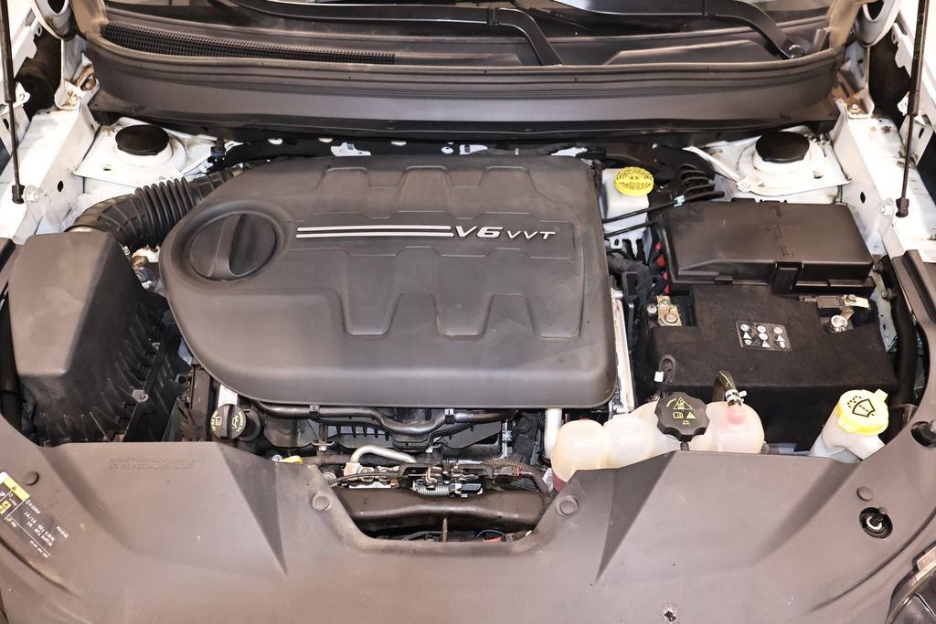 Used 2019 Jeep Cherokee Trailhawk w/ Cold Weather Group AWD/4WD image 38