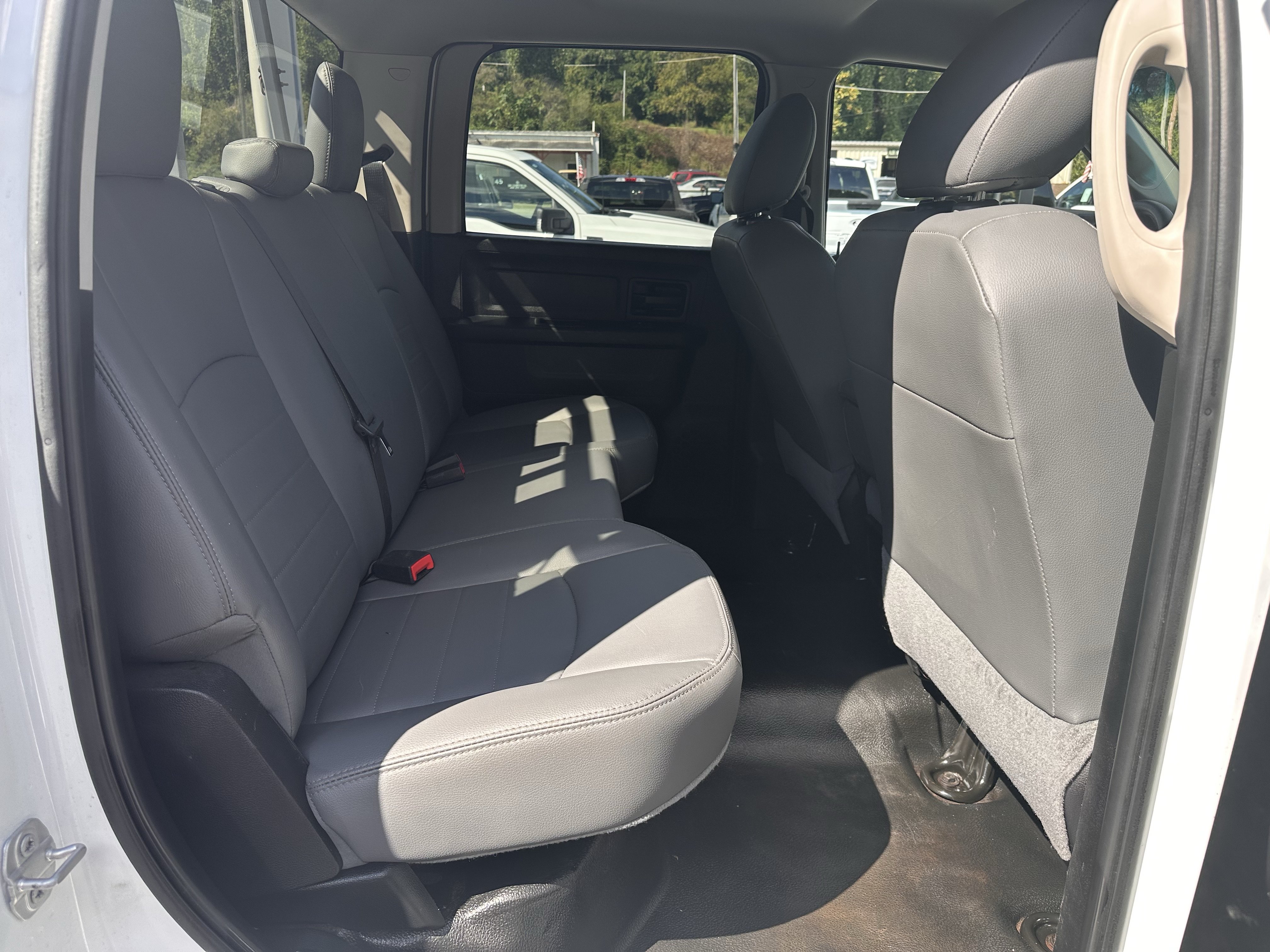 Used 2018 RAM 3500 Tradesman w/ Chrome Appearance Group RWD image 16