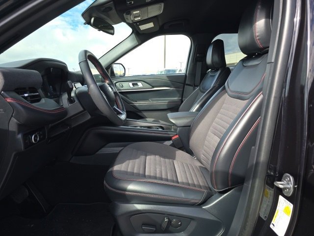 Certified 2025 Ford Explorer ST-Line w/ ST-Line Street Pack image 11