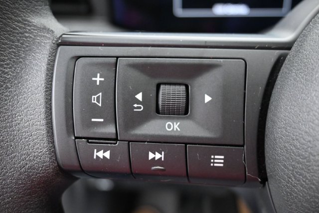 Used 2025 Nissan Kicks SV w/ SV Premium Package FWD image 18