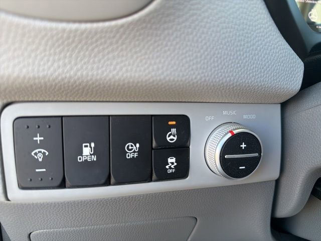 Used 2018 Kia Soul EV + w/ Sun & Fun Package image 23