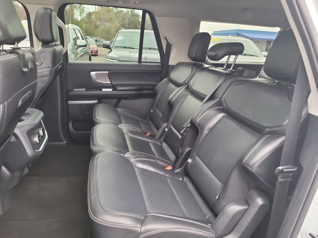 Certified 2025 Ford Expedition Max Platinum image 14