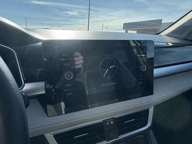 Used 2025 Volkswagen Taos SE image 24