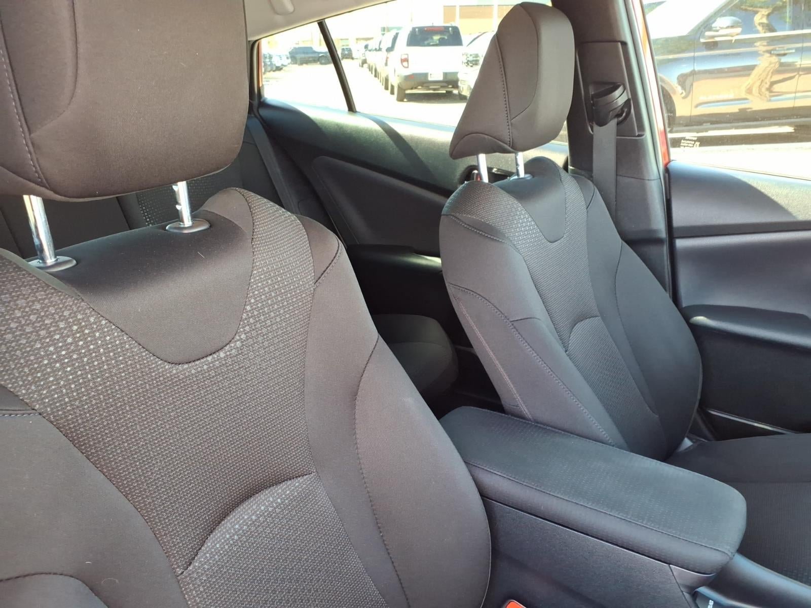 Used 2021 Toyota Prius LE w/ Carpet Mat Package (TMS) FWD image 12