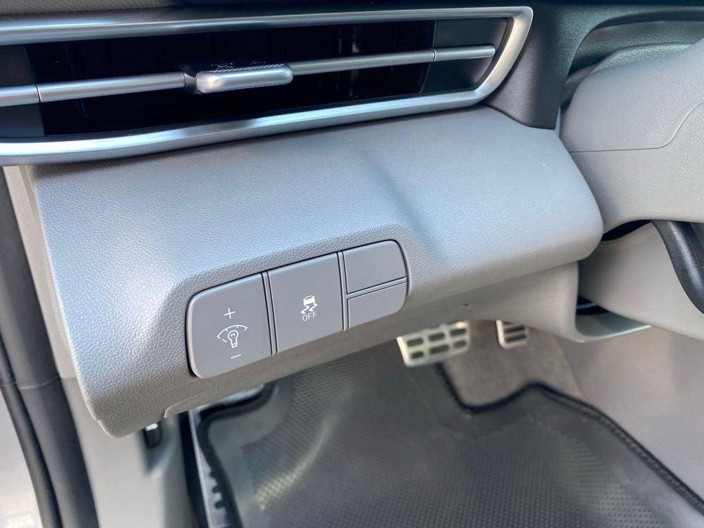 Used 2026 Hyundai Elantra Sport FWD image 12