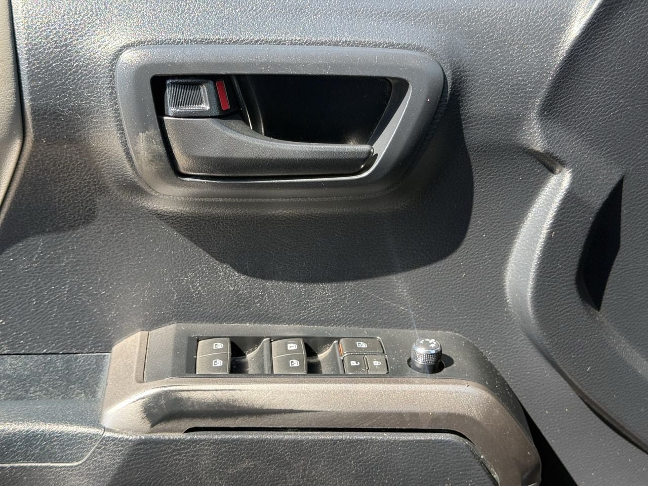 Used 2018 Toyota Tacoma SR5 RWD image 22