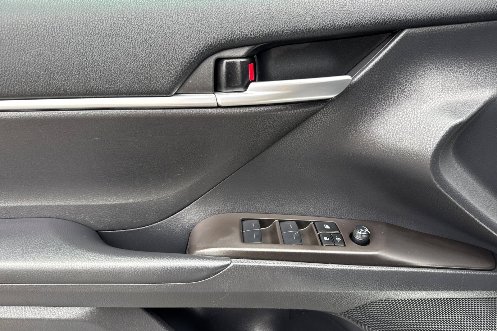 Used 2024 Toyota Camry SE FWD image 12