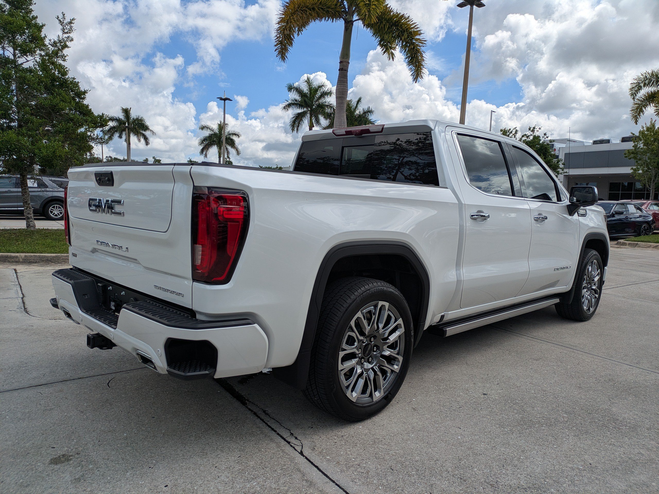 Used 2025 GMC Sierra 1500 Denali Ultimate AWD/4WD image 4