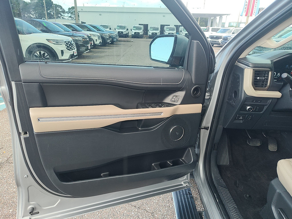 Certified 2022 Ford Expedition Limited AWD/4WD image 8