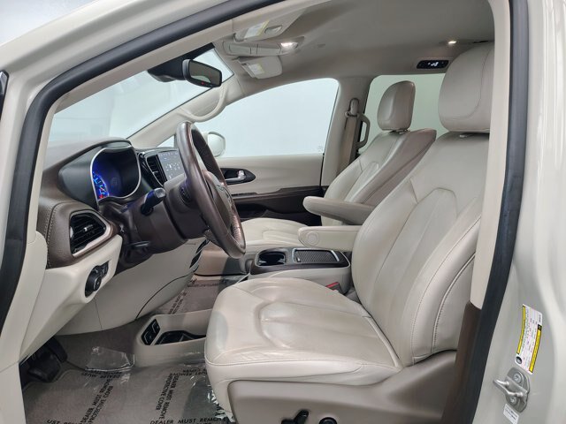 Used 2021 Chrysler Pacifica Touring-L w/ Uconnect Theater Family Group FWD image 22