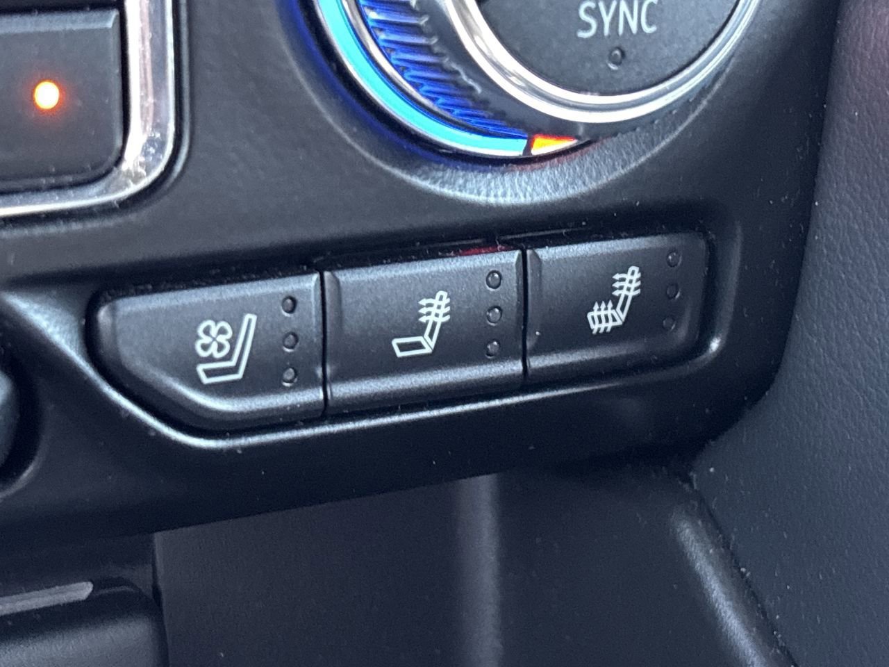 Used 2021 GMC Yukon XL AT4 w/ Technology Package image 31