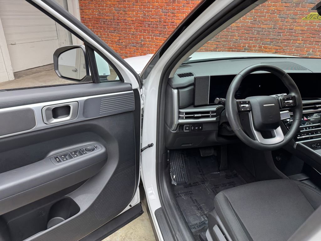 Used 2025 Hyundai Santa Fe SE w/ Tow & Go Package AWD/4WD image 8