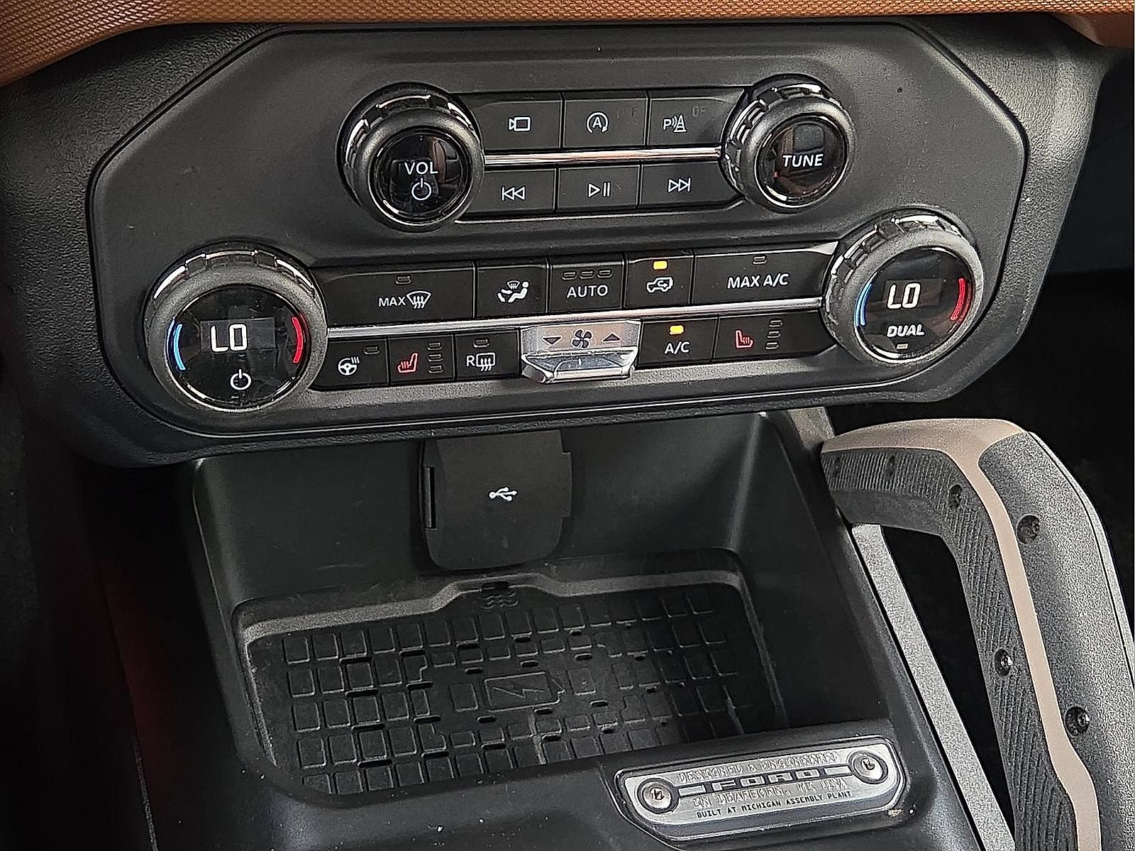 Certified 2024 Ford Bronco Outer Banks AWD/4WD image 16