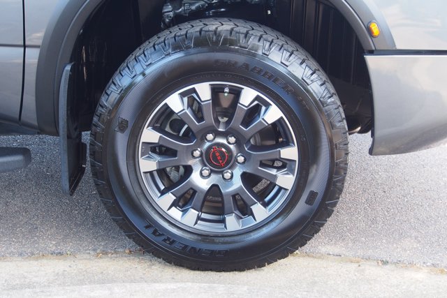 Used 2023 Nissan Titan PRO-4X w/ Pro-4x Convenience Package AWD/4WD image 10