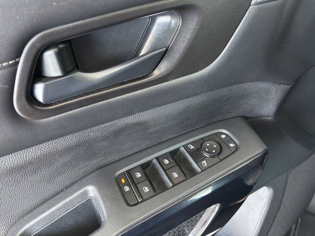 Used 2024 Nissan Pathfinder SV AWD/4WD image 19