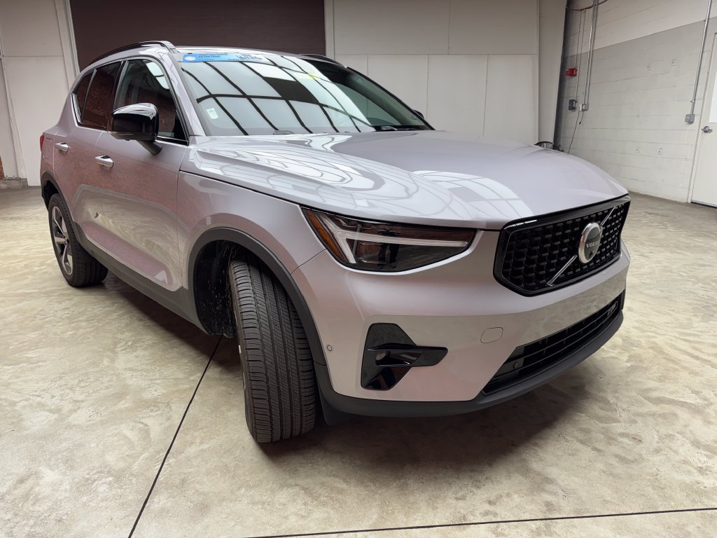 Used 2026 Volvo XC40 B5 Plus AWD/4WD image 7